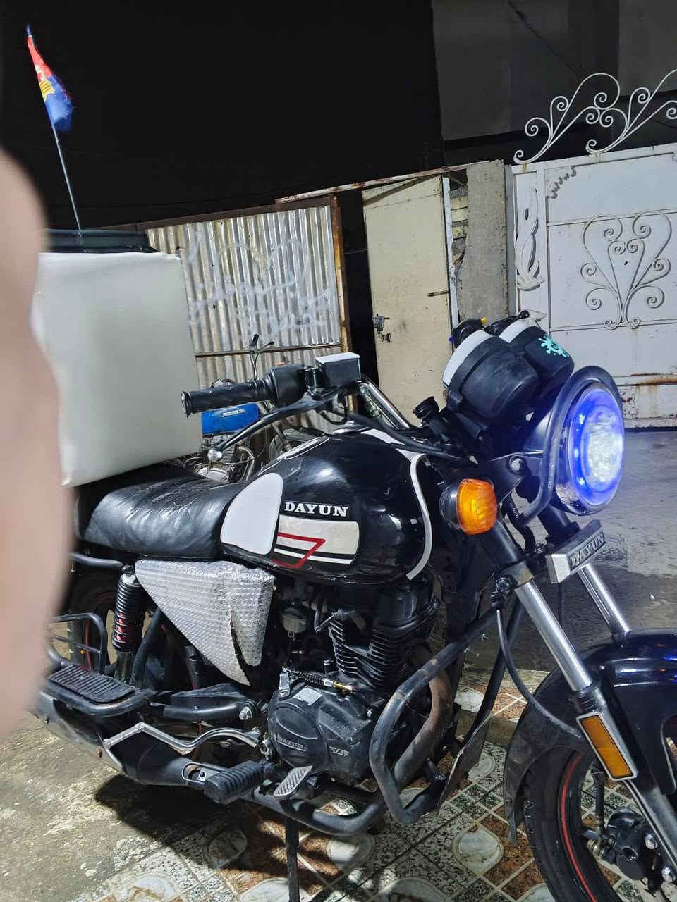 سلام عليكم دايون نفخ موديل 2020 أوراق اصولي كامله
مكينه (150cc)
موديل (2020)
دراجه نضيفه مابيها اي نقص مكفوله لا تنقيص لا تبخير 
مكينه مامفتوحه  زوج تايرات جدد مكفوله من كلشي كهربائيات كلشي شغال سلف  هندر شلعه ومعدل خير من الله مكان بابل المسيب 
السعر (1200 ) بيها مجال رجاءً المايعجبه السعر لا يعلق السوك كلشي بي 
الاتصال عل رقم ( ***********)

