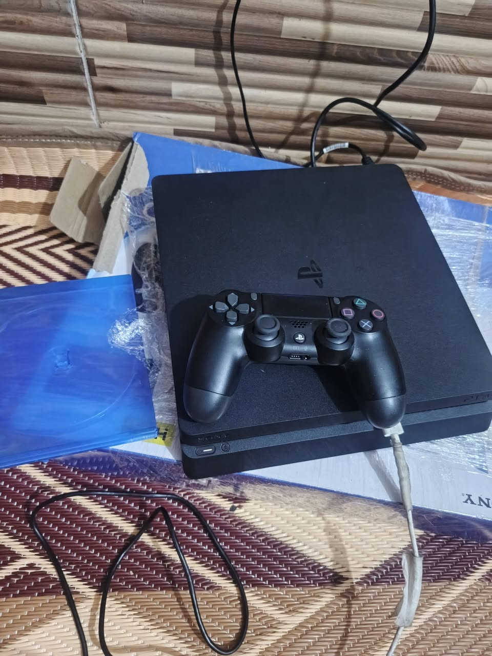 السلام عليكم اخوان
بلاي 4 سليم نص تيرا كامل ملحقات مع قرص جي تي اي غير نضام13.5 اولاين داخل اي صيانه البلاي استعمال شهر البلاي معروض 250 وبمجال حق الجيه بغداد مدينه الصدر قطاع صفر قرب البانزين خانه ***********
