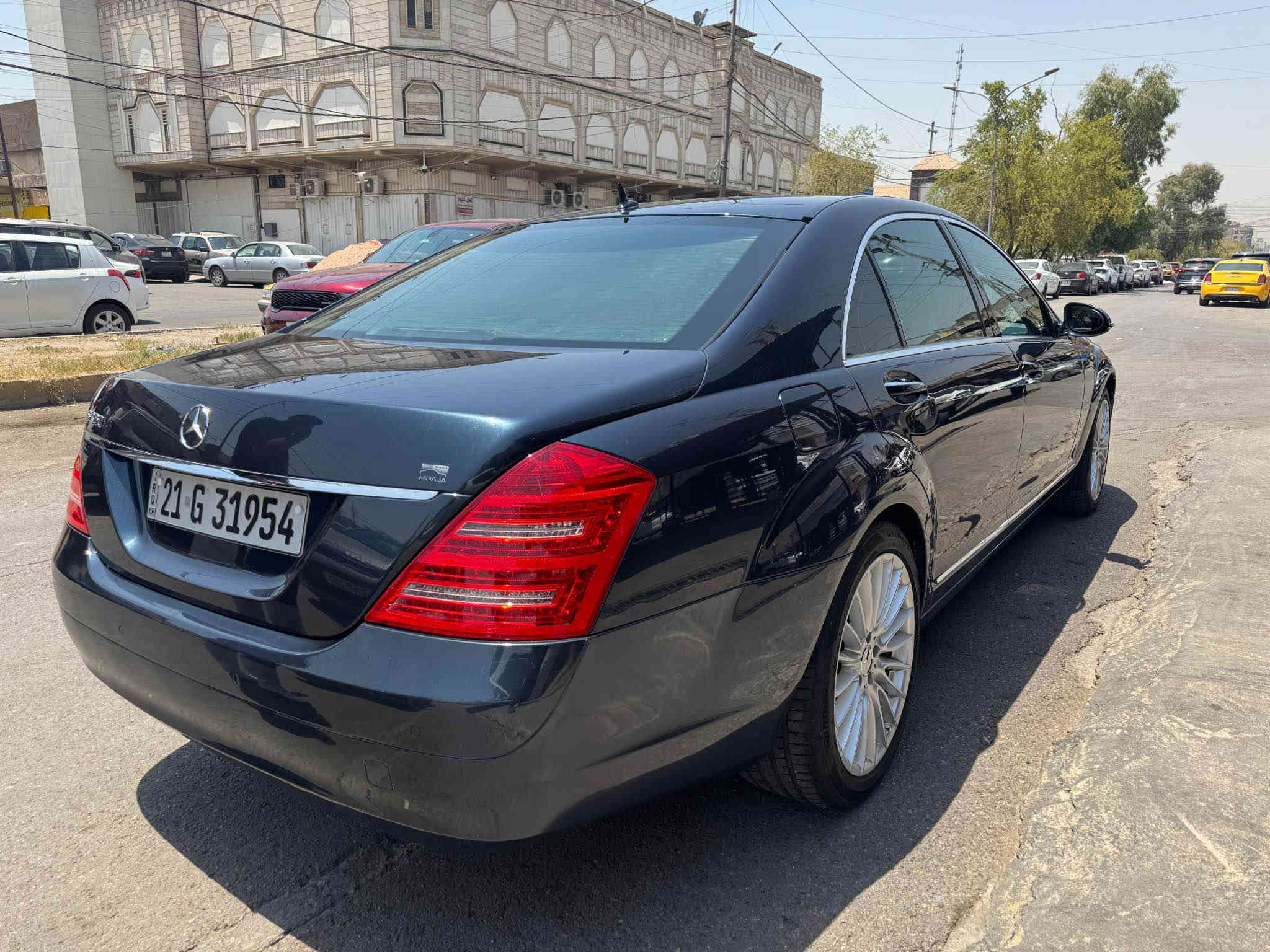 السلام عليكم 
مارسدس s350 2007 w221 
لون مميز
السيارة مكفولة ماعدا جاملغ اليمين مصبوغ 
مكينة وكير وحدادية كلها مكفولة السيارة جاهزة بدون اي نقص

السعر 188$ ورقة وبيهه مجال بسيط

فول مواصفات 

لون غرفة رصاصي + اسود
مري شفط
جنطة شفط
 فتحه سقف
شاشه + ماوس 
ستيرن كهرباء + تحكم ستيرن جهتين
تبريد منفصل + قطعتين تبريد 
اربع كشنات كهرباء
تدفئه كشنات امامي
تدفئة + تبريد كشنات خلفية
خزن ميموري 
وضعيات قياده E-S-M
اشاير مري 
كروس سرعه 
جام بلورايز بلادي
بلوتوث 
حساسات امامي خلفي
ويل كب حجم 19 مع طخم تاير جديد
كامرة خلفية
وباقي المواصفات معروفة
ماشية 245 الف كيلو 

السيارة رقم سليمانية بأسمي تحويل ثاني يوم
السعر 188$ ورقة وبيهه مجال بسيط
الرقم *********** بغداد

