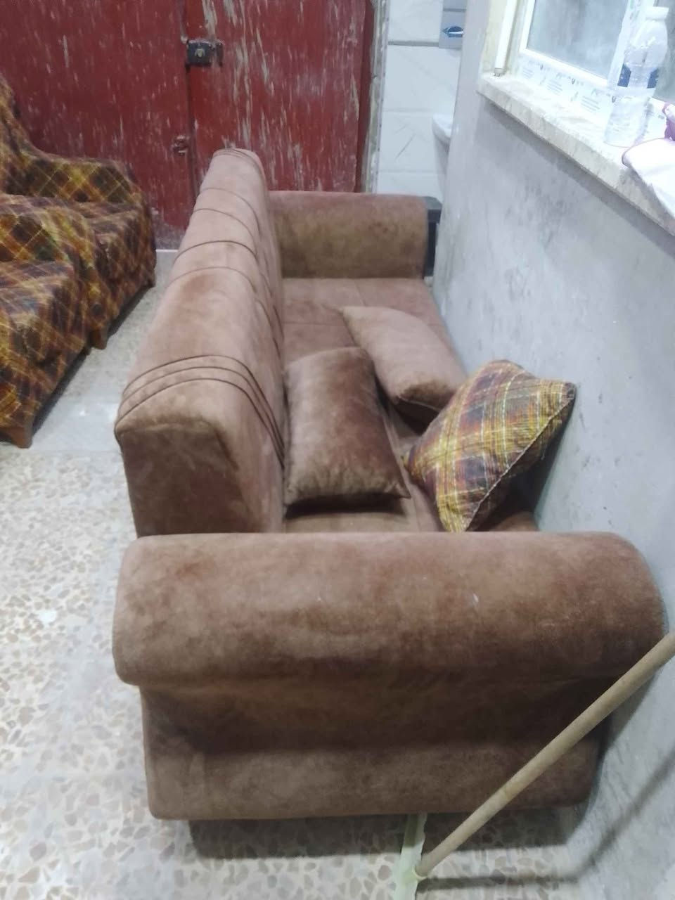 سلام عليكم ديوان للبيع يتكون من خمس قطع مستخدم قليل خشب ويصير اربيل السعر 200 وبي مجال تواصل على هذا الرقم *********** موصل, نينوى
