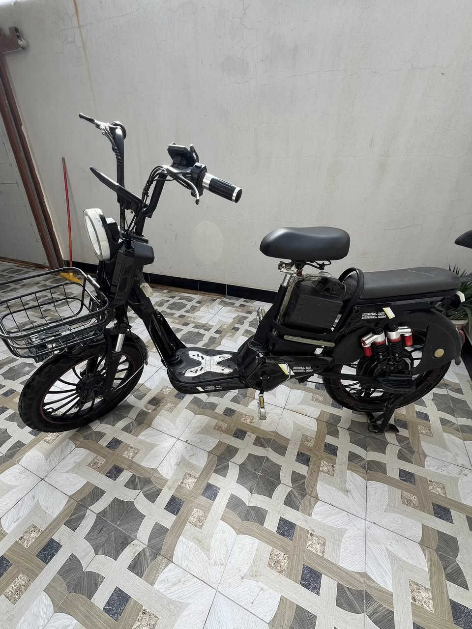 سلام عليكم دراجة شحن موديل ٢٤ أربع بطاريات فول جدد  شديتهن (وعل فحص )تشغيل بصمه وكارت وسويج كهربائيات كلها شغاله نشرات ودبل اشارة كل فول مكاني  ديالى بعقوبه ناحية العباره قرب جسر خرنابات اليريدها يخابرني السعر ٢٤٠ وبيها مجال حك الجية ***********
