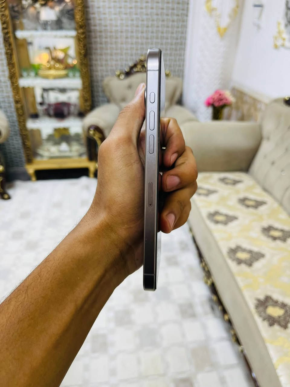 سلام عليكم 
ايفون15 برو ماكس  تيتانيوم شرق اوسط
ذاكره 256 شرحتين بطاريه 88 الجهاز مكفول من كلشي مداخل تصليح ابد كامله غراضه كارتونه + شاحنه اصليه من شركه ابل وكفرين جديدات 
السعر قفل مليون و150 
ممتواجد خاص للاستفسار اكثر الاتصال على الرقم

***********
واتس اب ***********
