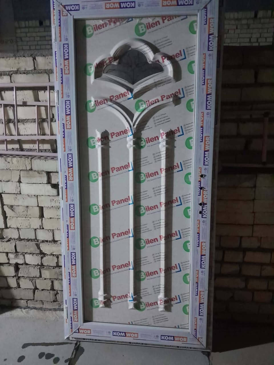 السلام عليكم 
بابين للبيع جدد ارتفاع  ٢ متر والعرض ٩٠و،٩٥ العنوان حي التراث هاتف***********
