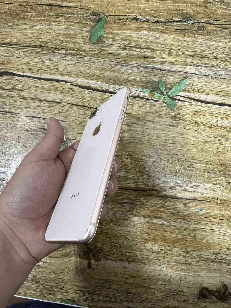 � آيفون 8 بلس للبيع – فرصة
الجهاز نظيف 100% ويشتغل تمام بدون أي مشاكل
الذاكرة 64 جيگا
مفحوص وجاهز للاستخدام

بيه فطور خفيف بالشاشة ما يأثّر نهائيًا على اللمس أو الأداء

💰 السعر مغري: 75 ألف 
📞 اتصال / واتساب: ***********
📍 المكان: بغداد – البياع
