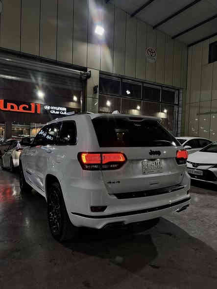 السلام عليكم للبيع جيب كراند شيروكي (S) 🙏🏻
موديل 2022 خليجي🚘
 وكالة خليجيه❤️‍🔥🏁
السيارة مكفولة كفاله عامه بوضع الشركه بلاد
ماشيه:130Kmالف فقط
مواصفات ال s فول 1/1
1-رادار امامي عدسه✅
2-محرك 3.6L (6v)✅
3-داخل احمر وأسود بلادي ✅
4-تحذير خروج عن المسار ✅
5-نقطة عمياء ✅
6-دفع 4x4✅
7-فرش المقاعد جلد الأمامية كهرباء ✅
8-المقاعد الأمامية تدفئة وتبريد ✅
9-ذاكرة حفظ وضعيات الجلوس ✅
10-تدفئة ستيرن ✅
11-سقف بنورما ✅
12-شاشة حجم 4.8 ✅
13-نظام خاص لطرق الوعرة ✅
14-مصابيح الأمامية زنون ✅
15-مصابيح LED✅
16-كشافات ضباب زنون ✅
17-تشغيل عن بعد ✅
18-صندوق كهربائي  ✅
19-حساسات امامية ✅
20-حساسات خلفية ✅
21-كامرة خلفية ✅
22-ويل قياس 20 اسود لماع ✅
23-المرائة بـ خاصية التعتيم الذاتي ✅
24-مرائة امامية كهرباء ✅
25-بلوتوث تلفون ✅
26-تحديد سرعة ✅
27-تحديد مسار ✅
28-نظام تشغيل وإطفاء أتوماتيكي ✅
29-نظام بريك اتوماتيكي ✅
باقي مواصفات S معروفه سياره جديده بمعنى الكلمه من الزيرو لحد ليوم على ايد وحده رقم بغداد باسمي تحويل مباشر
————————————————————————————
موقعنه:بغداد الكرخ معارض البياع 
السعر:383💸💸وبي مجال👋🏻🤍
لاتصال والاستفسار: ***********   
                                                ☎️☎️         ☎️☎️
