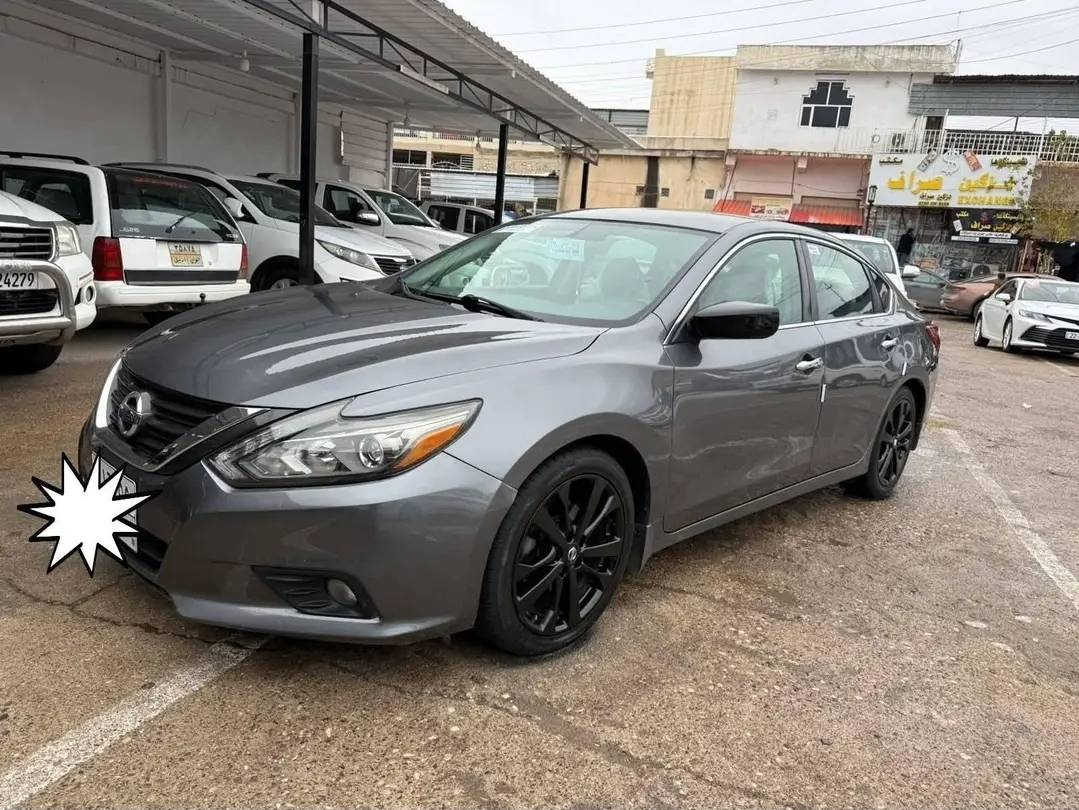 السلام عليكم
نيسان التيما  2017 فئة SR
محرك وكير كفالة
فول عدا سلايت 
مواصفات 
فول تحكمات استيرن
تحكم كير سبورت عن طريق شفتات الستيرن
مثبت سرعة
مانع انزلاق 
بصمه ابواب وصندوق 
تشغيل عن بعد
يدات نيكل
كشنات كهرباء 
دبل كزوز 
حجر بيئة
شاشة وكامرة خلفية 
بقيه مواصفات SR  المعروفة

ماشية 90 الف مايل 
محرك  2,5 المرغوب يعني 4 سلندر
ضرر امريكا فقط جاملغ ومبدل بنفس اللون
يعني السيارة بدون صبغ 
 السعر 123


**إذا كنت صاحب هذا الإعلان وتريد حذفه لأي سبب، رجاءا أرسل رسالة إلى الدعم الفني**