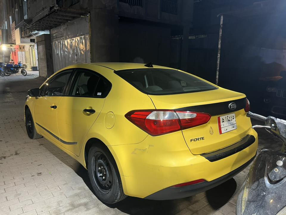 السلام عليكم كيا فورتي موديل 16 وارد امريكي حادثها جاملغ فقط لغد شاصي مكفول مكينه كير تبريد مكفول تخم تاير السياره ماشيه 124 العنوان بغداد مدينه الصدر ***********
