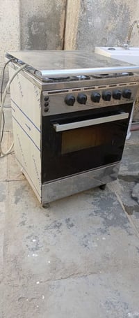 طباخ شغال ونضيف للبيع مكاني الحسينيه الجريخي سعره 100بي مجال 077138309...