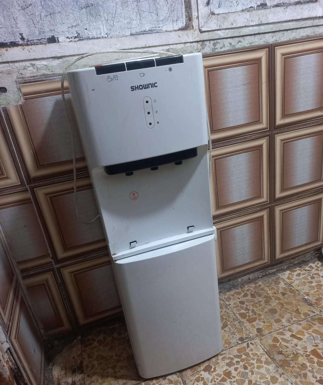 براد حار بارد الثلاجة شغالة سعرة 45 قفل مكاني مدينة الصدر ***********
