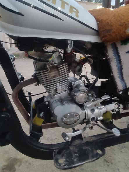 سلام عليكم شباب ستوته للبيع يل 2013 مكينه مفتوحه تايرات جدد كهربائيّات شغاله  ستوته كلك كلك
مكان 🏠الستوته ديوانيه قضاء غماس 
الاستفسار اكثر خاص 
او اتصل 📲*********** وبيك خير ودلل 
السعر 700 وبيها مجال
