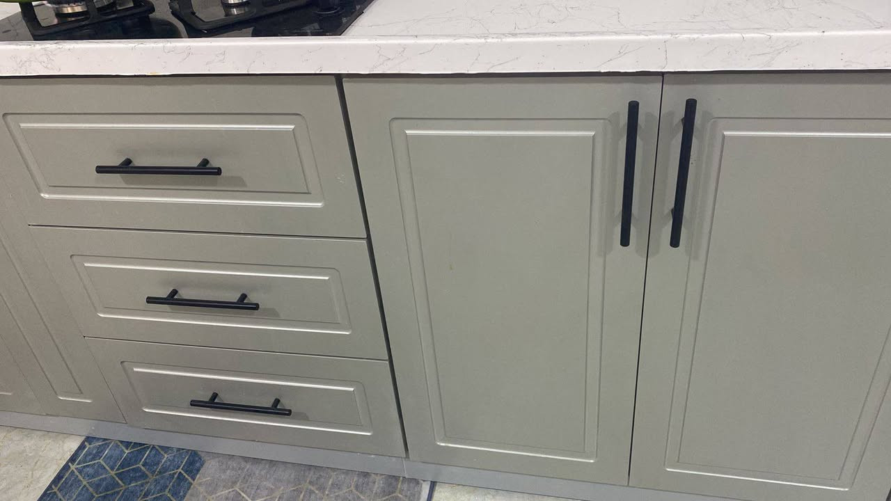 كاونتر جديد نوعية راقية جدا شغل الشمال
قطعتين قطعة حرف L  قياس ٤ ب ٢ متر 

وقطعة قياس ٤.٢٠ متر 

 السعر ٣ مليون وربع مع فرن كهربائي+ طباخ منضدي تركي + دبة غاز 

التواصل على الرقم ***********

العنوان فلوجة / مجمع الزهور الاول قرب سيطرة الموظفين
