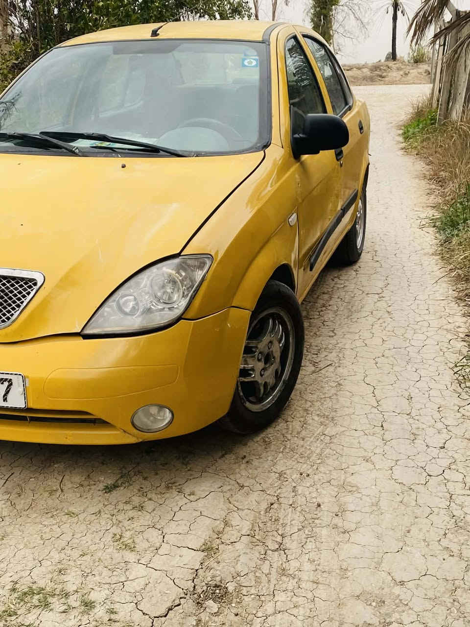 سلام عليكم طيبه موديل 2017. سياره بسمي حلوه مصفره هيه وغرامات. كرهبايات كله شغله تبريد. تدفئه شغله. تخم تاير ويل كب.  حداديه اماميه وخلفيه جديده. دبلات جداد. مكفواله من ضربه.  وبيه مكان صباغ مكان بابل محاويل. سعره.  37 بيه مستعجل. ***********
