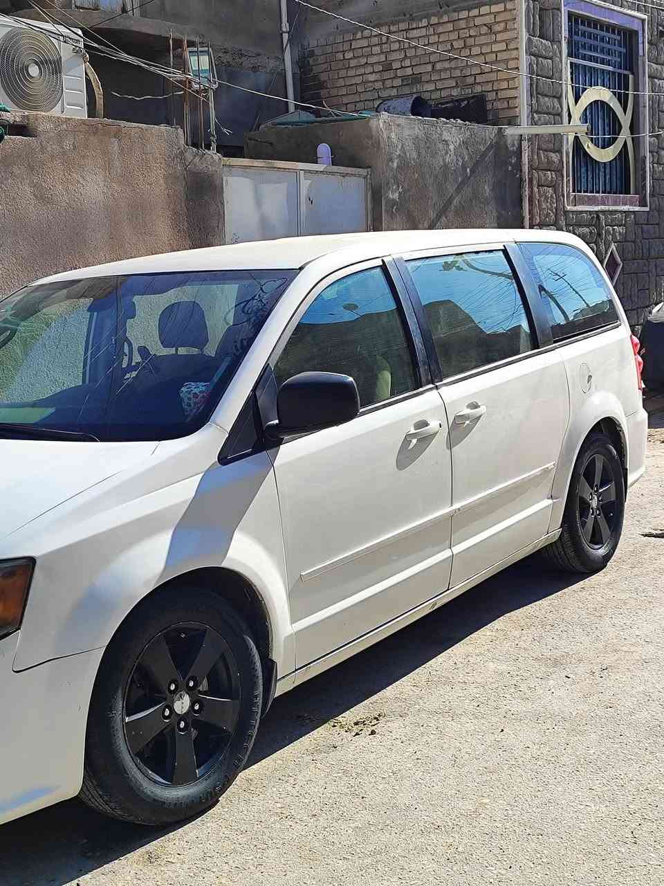 السلام عليكم
دوج كرفان موديل 13 رقم مثنى اجرة كير ومحرك جديدات شادهن سنويه باسمي لل29 سياره باسمي يعني ثاني يوم احولك مصبوغه عام لغرض تبديل الرقم حداديه 60,٪ تبريد تدفئه كله شغال دوشمه وكاعيه جديد   باقي التفاصيل اسالني وجاوبك واني حاضر ،، السعر 110 وبيها مجال للطيبين  ***********
