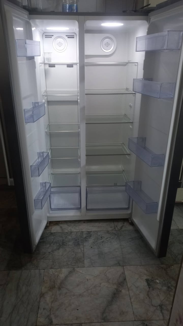 ثلاجة ومجمده كلش نظيفه بعده بضمان شركه مكاني بالحسينية مال الرشديه رقمي ***********

