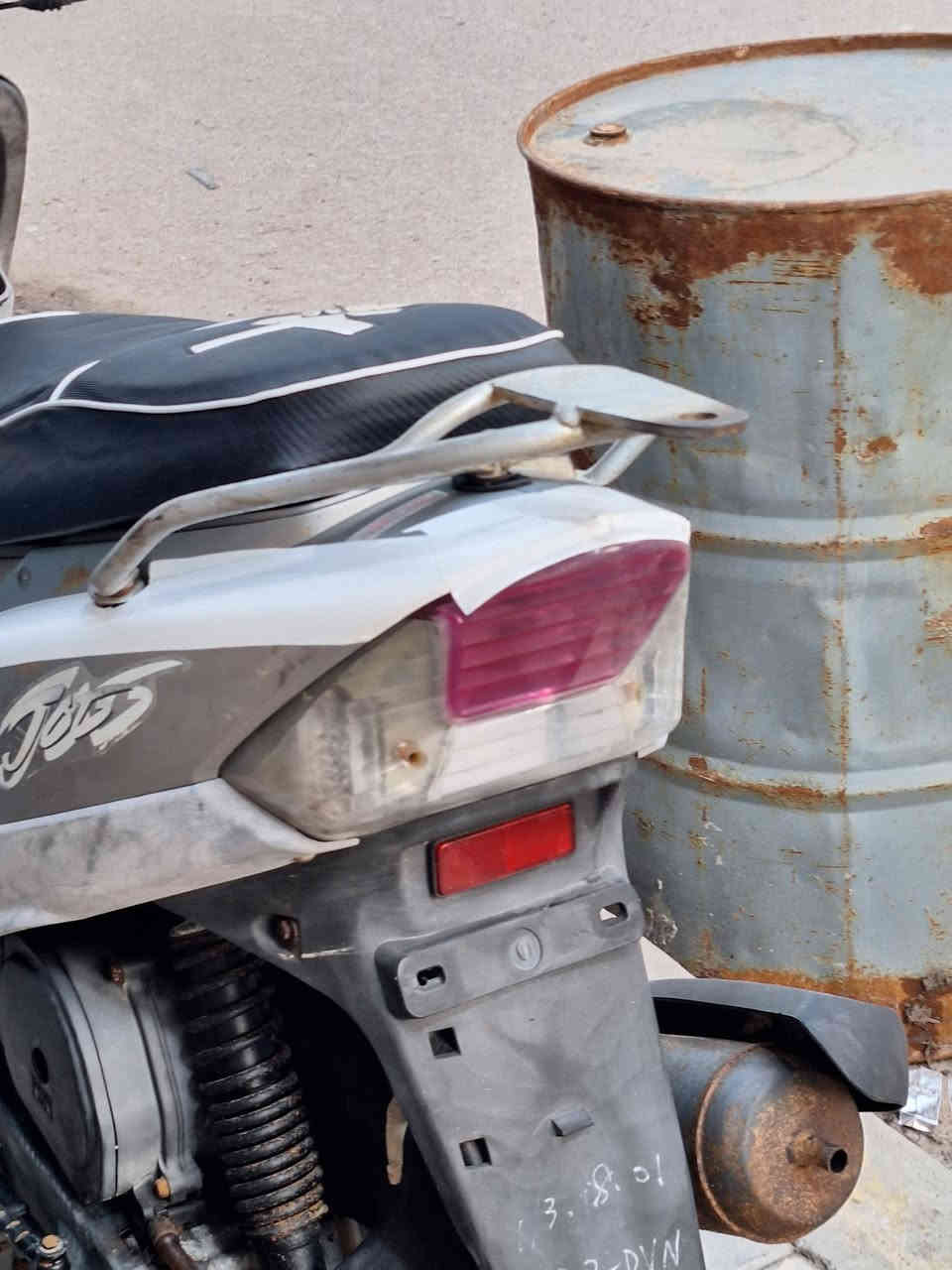 سلام. عليكم دراجه ماكس قجمه للبيع الدراجه قبل ثلث اسابيع نازله من الحاويه مكينه كارتون ناشفه قطره دهن ماعليهه كهربائيات كولهه ششغاله الداجه مكفوله تجي وتفحص وشلع عيوني مكان الدراجه بصره قضاء المدينه وسعرهه خاص بسبب النفوس الضعيفه والشراي بخدمته رقم راعي الدراجه ***********
