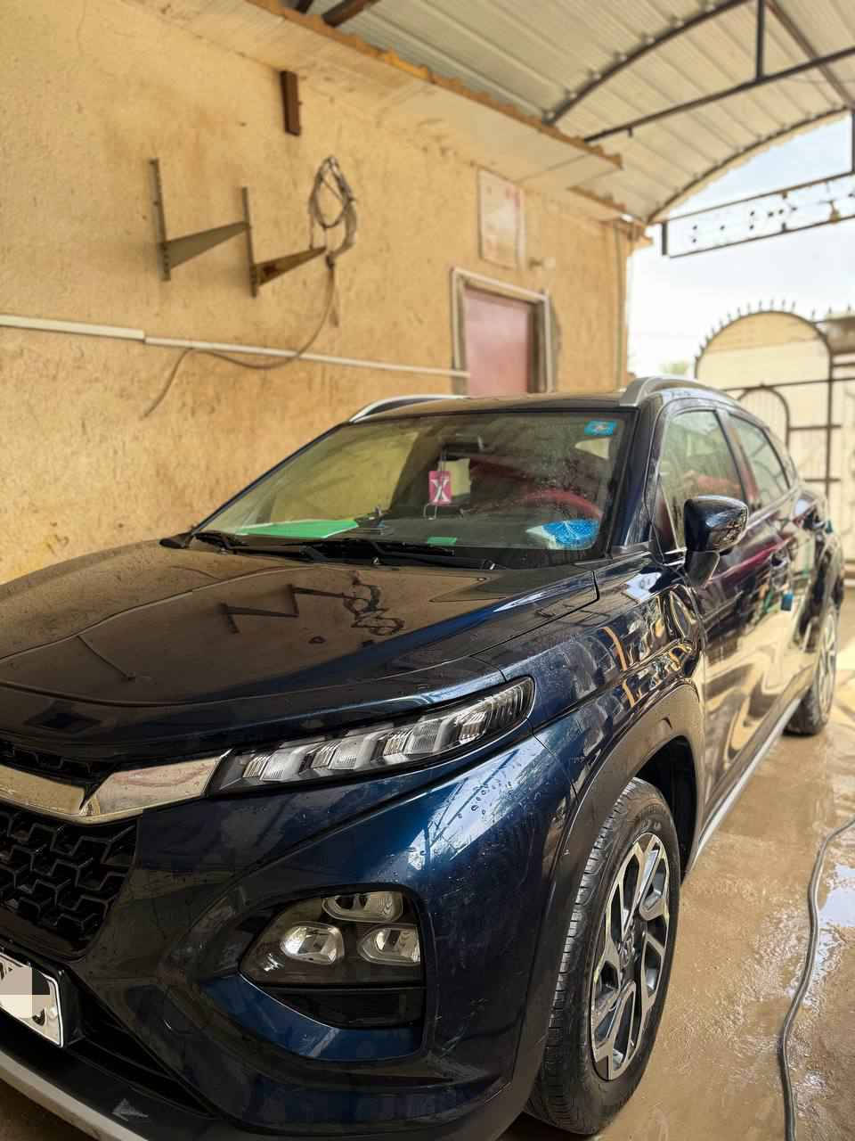 سوزوكي فرونكس 2025 استلام شركة الصادق الشهر الخامس
نظام كفيل و مقترض هو يتكفل بالتسديد 
الاسبوع الجاي يستلم السنوية الجديدة بأسمه و يسويلك وكالة
المواصفات:
مايلد هايبرد
محرك 4 سلندر 1500
تشغيل بصمة 
شاشة عرض  على الداشبورد
شاشة قياس 9 انش
شاحن وايرلس
گير اوتوماتك +عادي 6 سرعات
كاميرا  360°
6 وسائد هوائية
نظام منع الانزلاق ESP
مكابح ABS مع EBD
مثبت سرعة متكيف
تحذير مغادرة المسار
مراقبة النقطة العمياء
حساسات + رادار
و هواي مواصفات تگدر تشوفها باليوتيوب

السيارة بيها حادث خفيف بالدعامية الوره من جهة السايق و مرجعيه بدون صبغ او غيره  و طخات خفيفة يرادلهم پوليش موضحهم بالصورة + السونار طالع اكو صبغ بباب الراكب الأمامي لكن البايع يگول ما مصبوغ و الوكالة كذلك و بقت يمك اذا تريد تعيد السونار

السعر 115 و بيها مجال بسيط حگ الجية مستعجل بالبيع لأن عندي سفر و الا هذا مو سعرها 
العنوان البصرة /القرنة
للتواصل واتساب فقط 
*********** القرنة, البصرة
