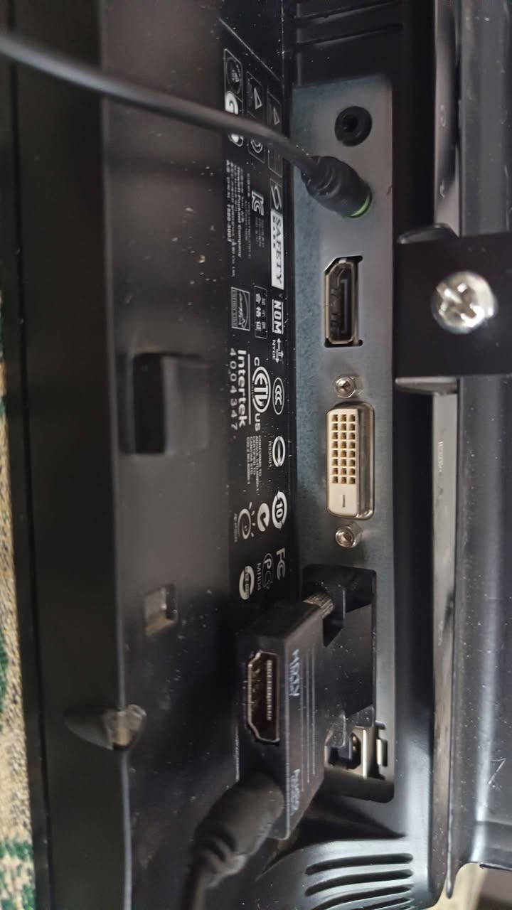 سلام عليكم شاشه حجم 22 صغيره تشتغل انترنيت+كامرات+جميع انواع البليات التحكم من الشاشه بيها قاعده تعليك السعر 55وبيها مجال للشراي يراسلني العنوان حمدانيه لاستفسار ***********
