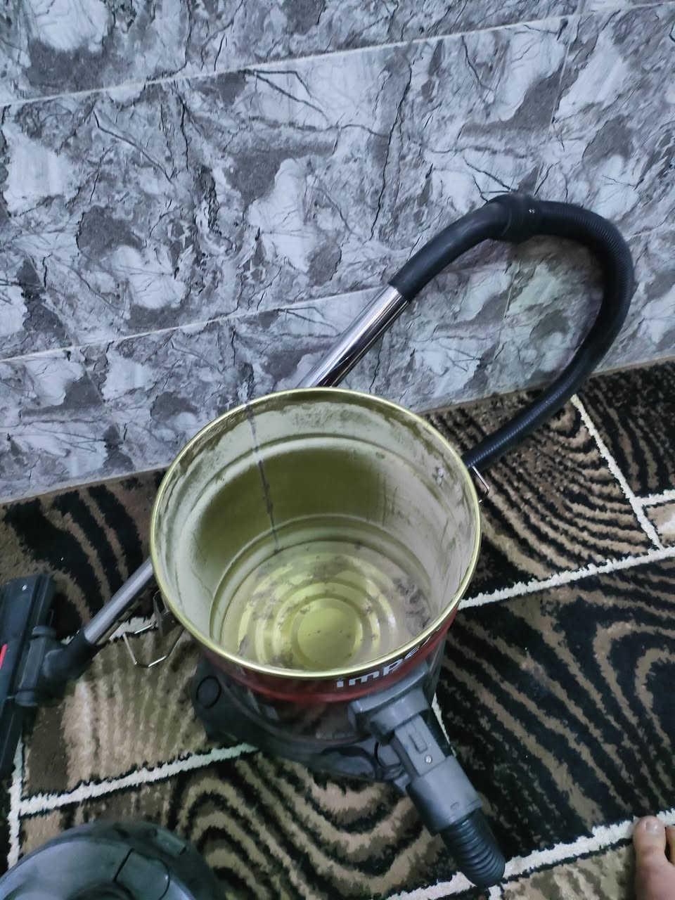 مكنسة كهربائية شرط شغاله مابيها شي حجم 18 استفسار على رقم ***********
