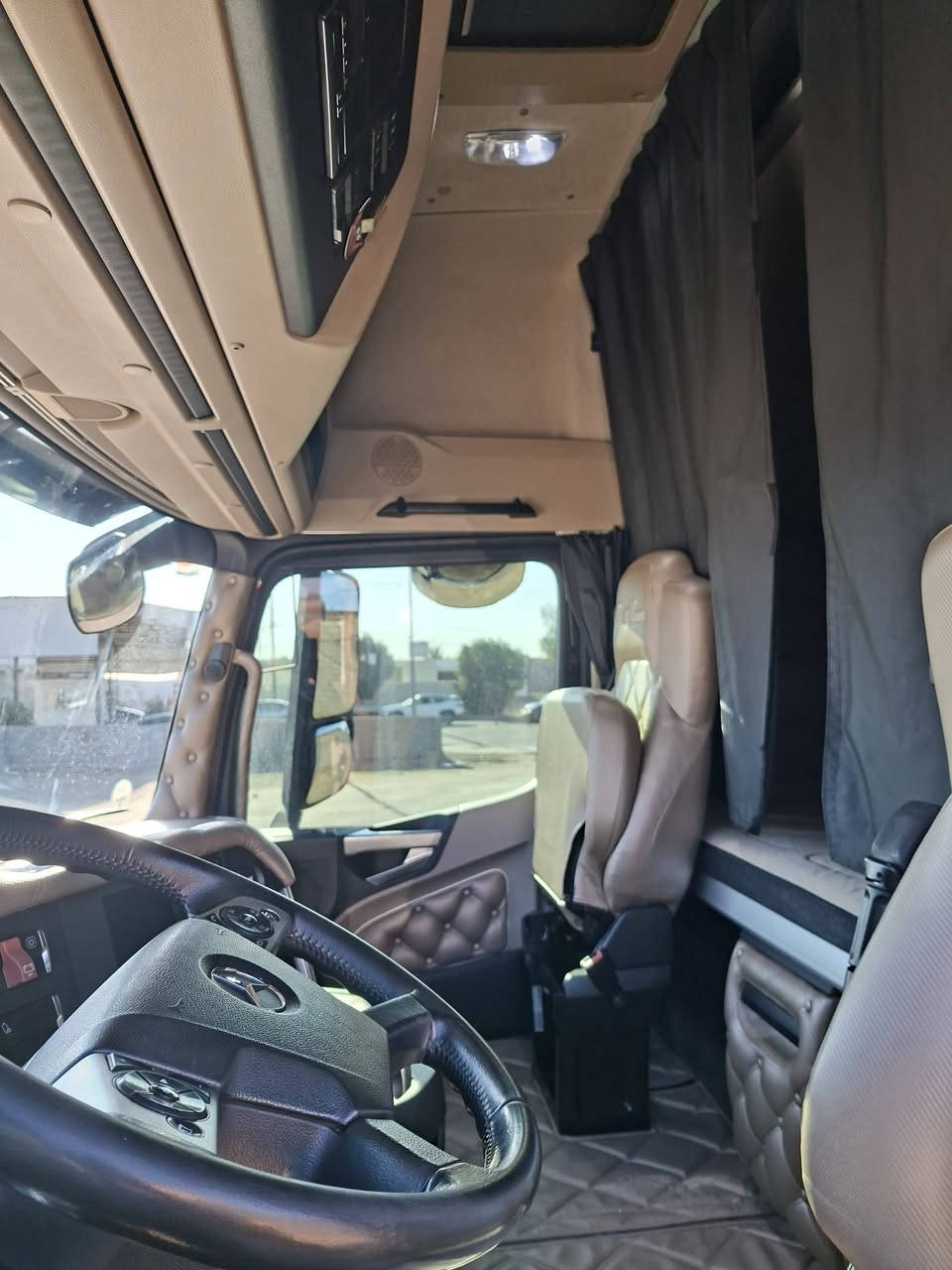 مرسيدس اكتروس وحش للبيع موديل 2017 فول مواصفات الحجم 1863 لون زيتوني دخول جديد تواجد معرض ابو قصي العسافي تجاره السيارات عنوان انبار رمادي 5 كيلو خط السريع رقم الهاتف ***********
