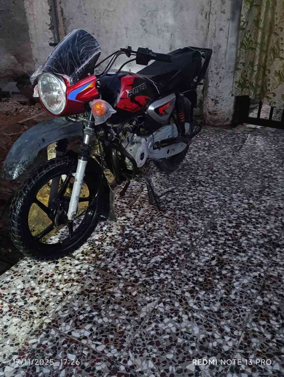 السلام عليكم دراجه بوكسر موديل 2020 اوراق محرك اخرس كهربائيات شغاله دبلات شغاله السعر 550 مكاني حله بكرلي رقم الهاتف ***********

