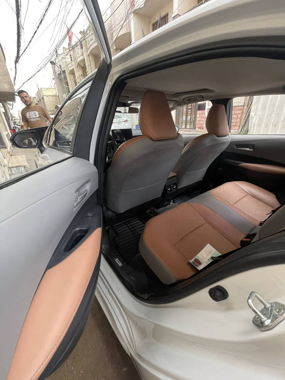 السلام عليكم
كورلا 2024 فئة S هايبر خليجي مكفوله من ضربه وصبغ 
مااشيه 25
رقم بغداد بسمي 
مواصفات S معروفه فول سياره 
بصمه 
جلد + كراسي كهرباء 
قطعتين تبريد 
كامره دواره
فتحه 
رادارات
شاشه 
تحكمات استيرن
وبعد بيها مواصفات 
العنوان / بغداد 
☎️***********
