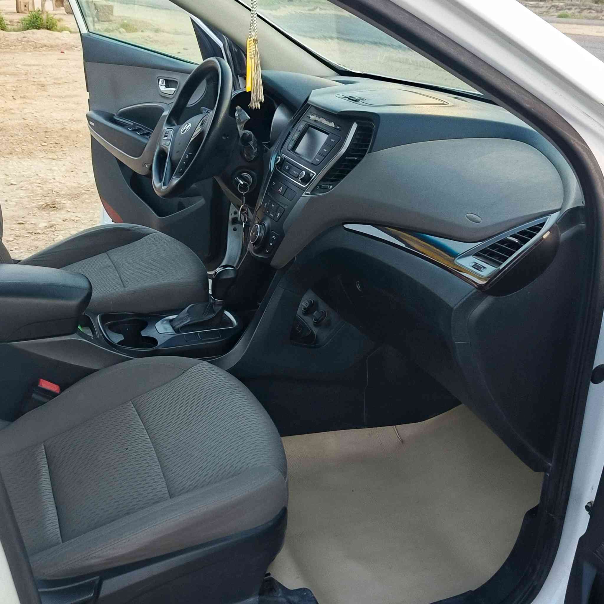 السلام عليكم سنتافي 2018 وارد امريكي رقم بغداد 5 راكب مكينه 4 سنلدر 2400 gdi الضرر قبق جنطه للاتصال ***********
