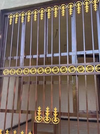 صبغ وتنضيف جميع انواع الشبابيك والأبواب لاستفسار ٠٧٧١١٨١٥٣٠٧