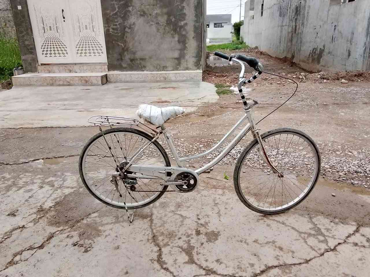 سلام عليكم بايسكل للبيع نظيف سعر 40وبي مجال مكان خانقين تعالو خاص


**إذا كنت صاحب هذا الإعلان وتريد حذفه لأي سبب، رجاءا أرسل رسالة إلى الدعم الفني**