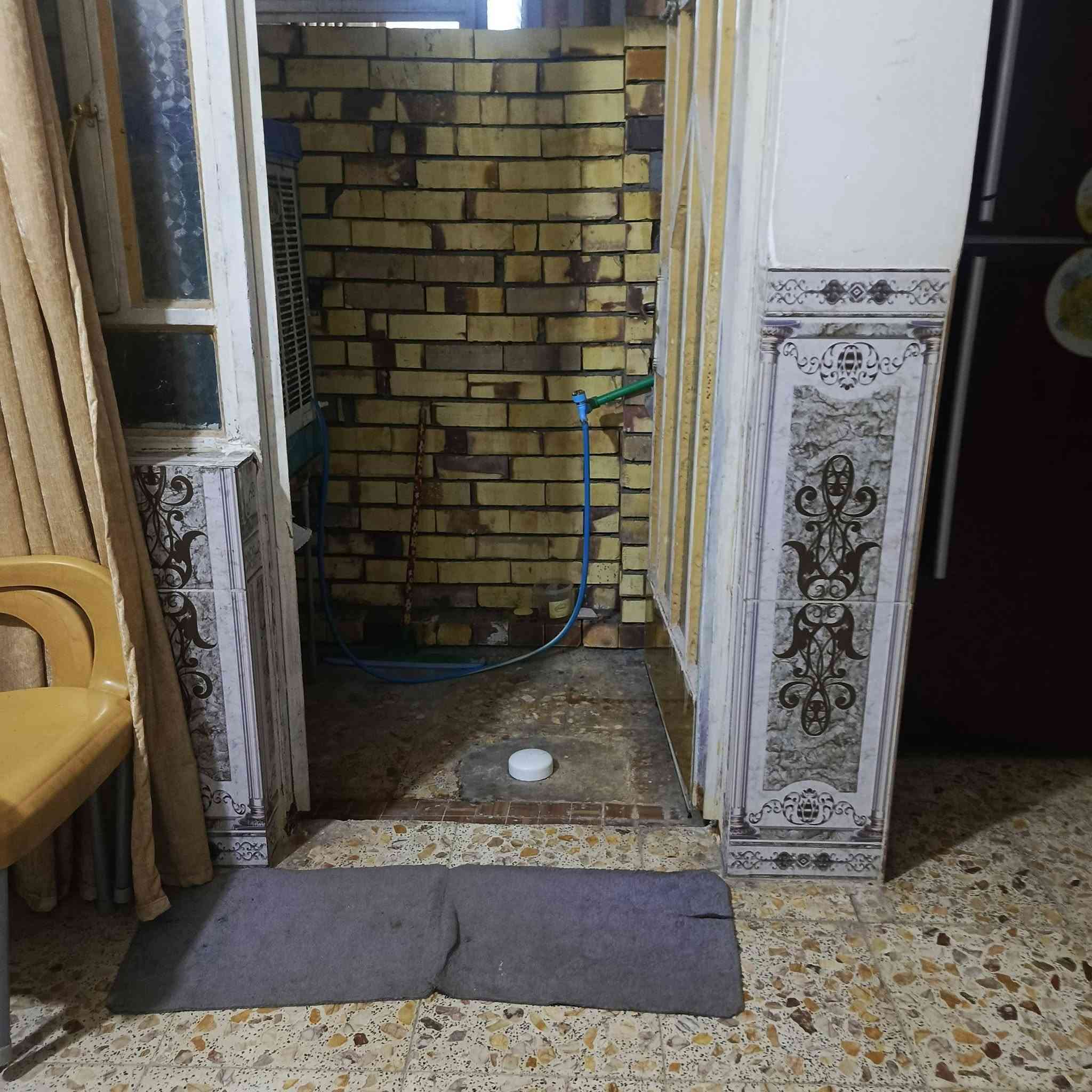 سلام عليكم البيت البيع يم ساده بخطه مساحه 100م الاستفسار ع رقم ***********
