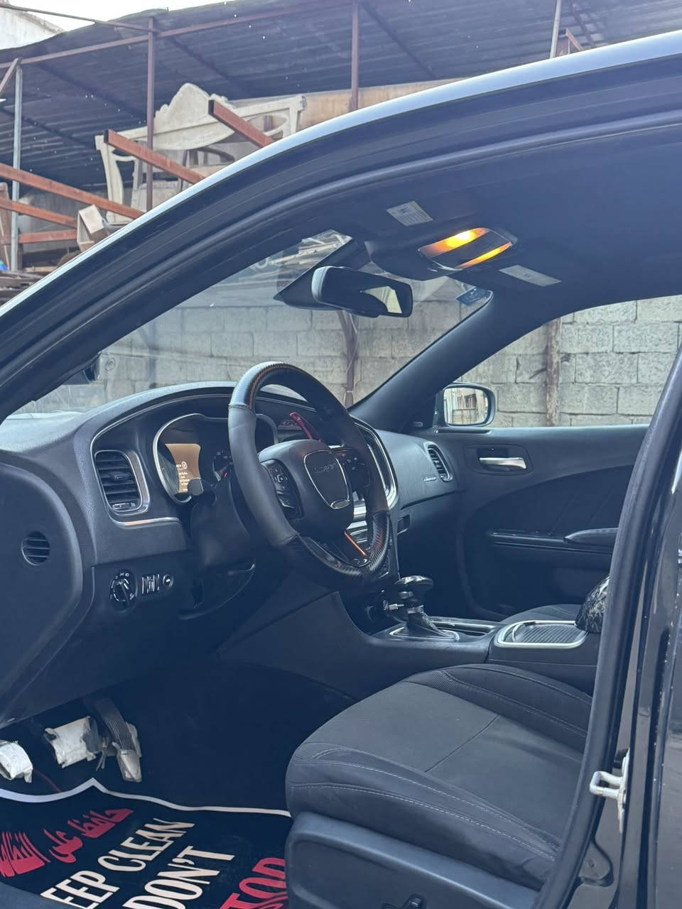 السلام عليكم
جارجر 2016. Rt مواصفات الrt لمعروفه
حادثها مثل ما موضح بلمنشور 
الاضافات المصروفة عل سياره
بلكات ريسنك
بوليش وعليها نانو سيراميك ضمان سنتين 
عليها كت كامل SRT
عليها جكات s2
ويل ابو النجمة
السعر 195 بيها مجال بسيط حق الجية
مكانها بغداد 
***********
