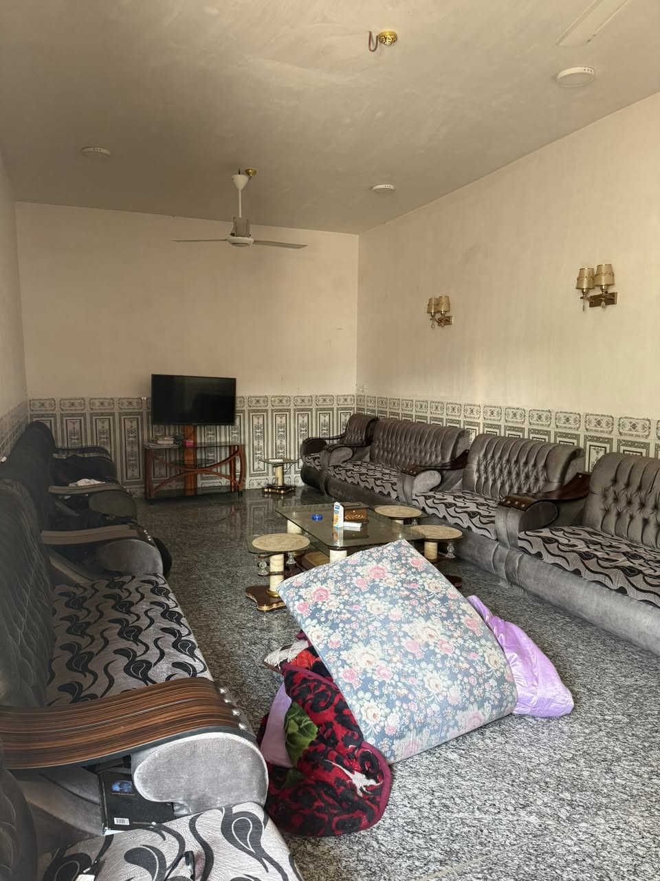 السلام عليكم
يتوفر دار سكني طابو زراعي سند 25 مساحته 250م موقعه في المسيب / قرب مخازن الراوي يحتوي على أربعة غرف نوم وصاله واستقبال ومطبخ ومجموعه صحيه داخليه وخارجيه بناء طابوق وصب السقف  ومتوفره كافة الخدمات السعر المطلوب للبيع 120 مليون قابل للتفاوض للأستفسار الأتصال برقم *********** او مراسلة الصفحة
