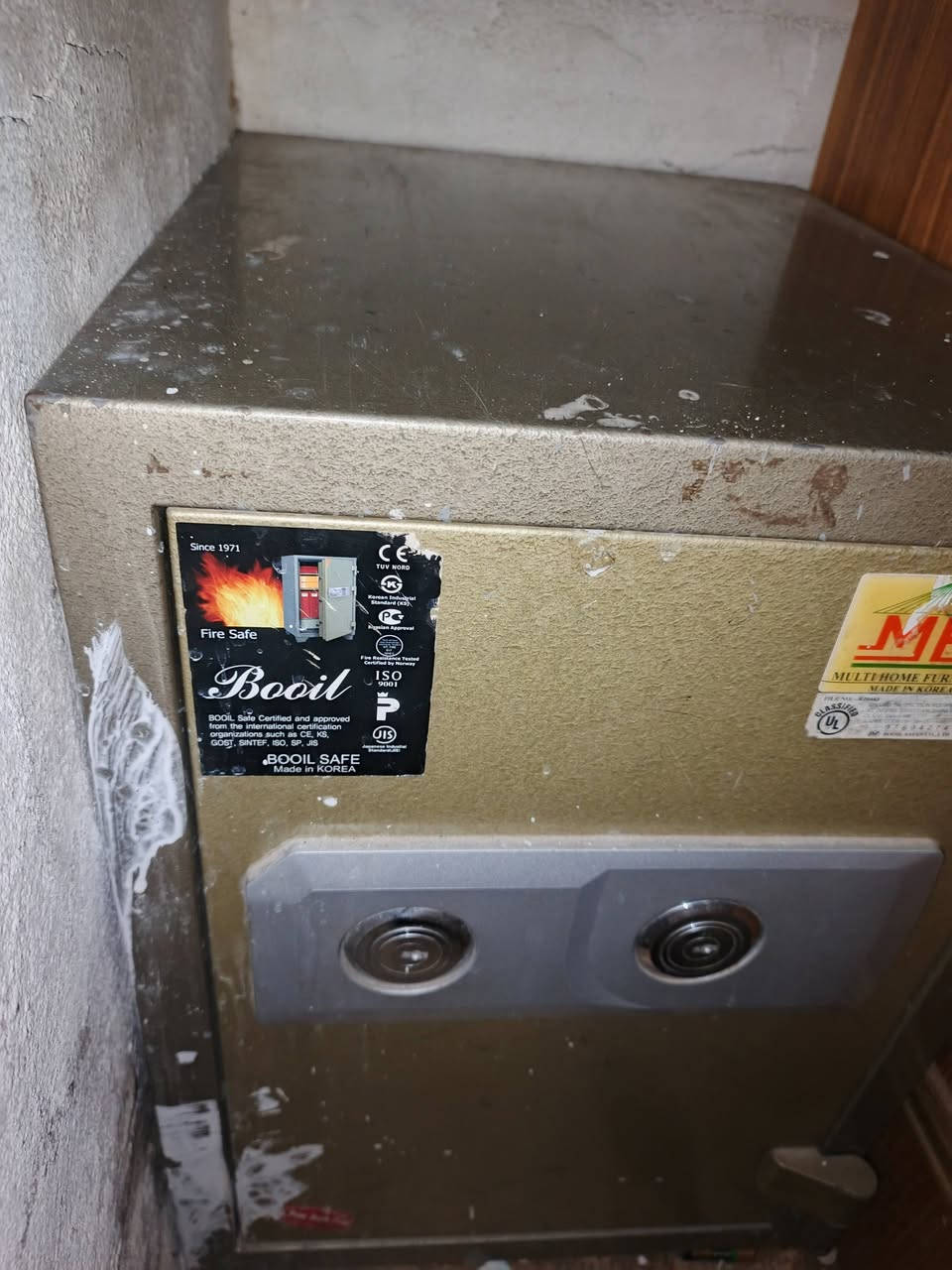 للبيع قاصة (خزنة) ماركة Booil كورية أصلية
الحالة: مستعملة، قوية جداً ومقاومة للحريق (Fire Safe).
ملاحظة مهمة: القاصة معروضة للبيع بدون مفاتيح.
المنشأ: صناعة كورية أصلية (Made in Korea).
تناسب أصحاب الاختصاص بفتح القاصات أو اللي يحب يبدل أقفالها. 
داخل كربلاء


**إذا كنت صاحب هذا الإعلان وتريد حذفه لأي سبب، رجاءا أرسل رسالة إلى الدعم الفني**