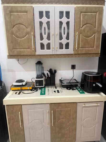 للبيع 
سبالت عدد 2 
1 طن 
2 طن 
3ميوزة بلازما 
طبلة وسط 
كاونتر مطبخ 
موجودات بالمنصور 
للتواصل ***********
