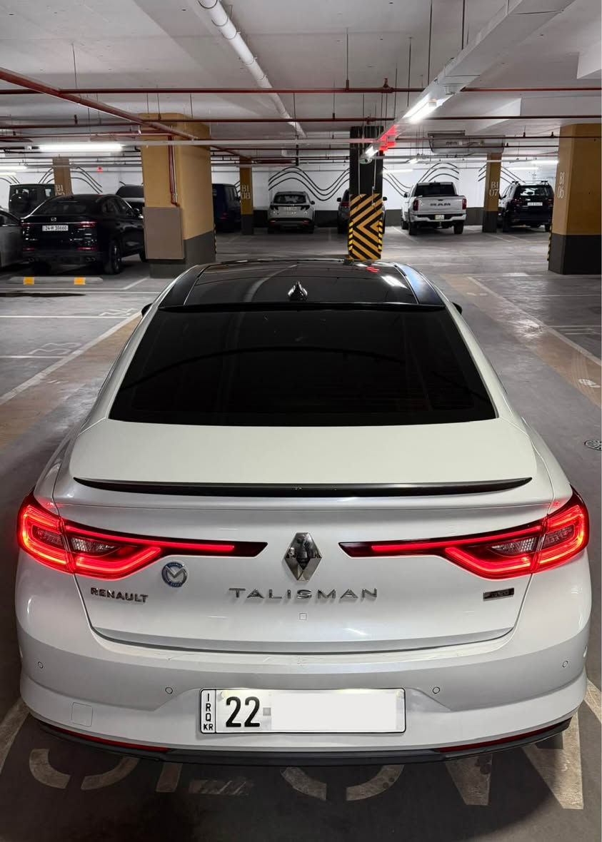 رینۆ تالیسمان ٢٠١٨ فوول
بێ بۆیاخ کلین فوول سفری شەریکەی موهەنەد کارس
مەودای ڕوویشتن: ٥٠.٠٠٠ مایل
رەنگ دەرەوە: سپی
ڕەنگ ناوەوە: رەش و قەیسی + ٧ رەنگ لیدی دەشبۆل و شاشەکان
شاشەی سورعە: ئەلیکترۆنی ٥ شێواز + ٧ ڕەنگ
سەقف: پانۆڕاما + داخستنی هەستیار (کاتێ مندال یان دەستت لە دەرەوەبێ بەخۆی داناخرێ و دەکرێتەوە بۆ پاراستنی گیانی)
جامەکان: ئاوتۆ + هەستیاری جام + سیستەمی وەن تەچ + سیستەمی داخستنی ئۆتۆماتیکی 
(لەگەل هەبوونی دەست یان سەر لەسەر جام بەخوی دادەبەزێتەوە + لەگەل دەبل قوفل کردن بەخوی دادەخرێ لەگەل پانۆڕاما)
ڕادار: ٣٦٠ پلەی دەورووبەر + ئاوێنە + هێلی شەقام
کۆشنەکان: کۆشن مەساج ( سێ مود دوو کۆشنی پێشەوە) + کۆشن هیتەر ( هەرچوار کۆشن) + کۆشن سارد ( دوو کۆشنی پێشەوە)
ئاوێنە: شەفت + ڕادار + لید + زیرەک (لەگەل بەگ دادەبەزێ بۆ پئشاندانی ناوچەی خوارەوە)
مۆدی لێخورین: پێنج مۆد ( ئیکۆ + کۆمفورت + سپۆرت + پێرسۆ+ ناتۆرال)
دەشبۆل: داتاشۆ (پیشاندانی هێمای شەقام و هێماکانی لادان و خێرایی )
+ هێلی لاکان (لەگەل نزیک بوون لەهێلکاری ئاگادارت دەکاتەوە)
+ ئاوتۆ پارک ( ئاوتۆماتیکی خۆی پارک دەکا وە لەپارکینگیش دێتە دەرێ)
+ ئاوتۆ ستارت و ستۆپ ( لەگەل راوەستان لە ترافیک لە خێرایی سفر بەخۆی دەکۆژێتەوە)
+ ئاوتۆ لایت (بەپێی پێویست خۆی لایتەکان دەکاتە عالی و ناسی) 
+ لەگەل سۆکان لایتی لایەکان پێدەبێ لایتی تەم
+ تەحدید سورعە + خێرایی سنوردارکەر + لەگەل ABS چواری پێدەبێ
+ مەخزەنی تەبریدی هەیە وەک بەڕادێک بۆ ساردکردن و هەلگرتنی خواردنەوەکان
مەکینە: ١٦ و توربوی ٢٠٠ هۆرس پاوەری بەنزین 
شاشە: نەخشەی عێراق + ئەندرۆید ئاوتۆ + ماوس 
گێڕ و مەکینە و کارەبیات و هەموو شتێکی بەشەرت
تایەو سەنەوی و رەقەمی نوێیە تا ٢٠٢٨
بۆ زانیاری زیاتر : *********** أربيل, العراق
