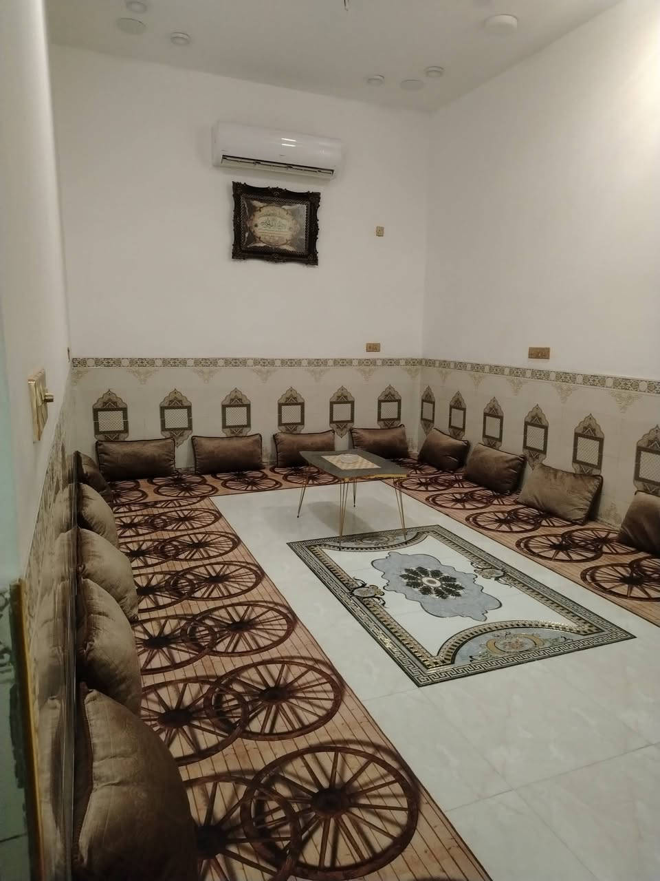 دار للبيع ركن  زراعي شموع حديث البناء فول كونكريت طابوك بنا درجه اولئ قرب شارع 30
مساحه البيت 197متر 

البيت تعال وسكن نقص مابيه  شارع 10 متر 

يحتوي علئ غرفتين صاله هول استقبال مطبخ صحيات داخلي خارجي ساحه حديقه الفوك صاله صحيات

 السعر 130 اوبيه مجال بسيط إستفسار *********** اكرم الاسدي للعقار

