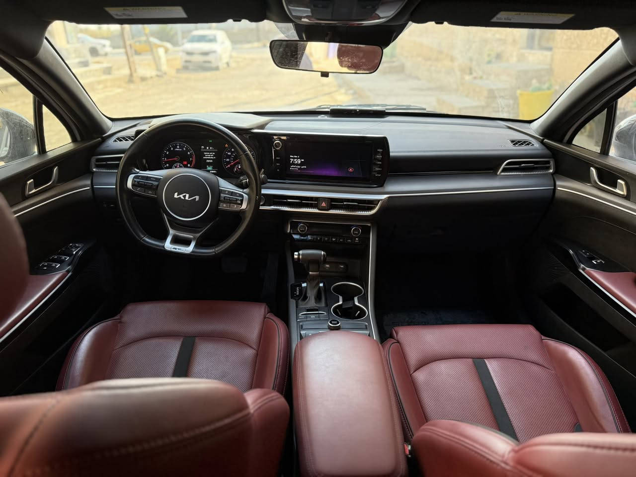 سلام عليكم
K5 2023 GT-Line
السياره فووول عدا الفتحه 
السياره ماشيه 23 الف 
محرك 1600 تيربو 
السياره بدون ارباك( بدون دواخل السياره)
وبدون شواصي وبدون لغود 
حادثها موضح بالصور بابتين والجاملغ مبدلات 
السعر 175
***********
