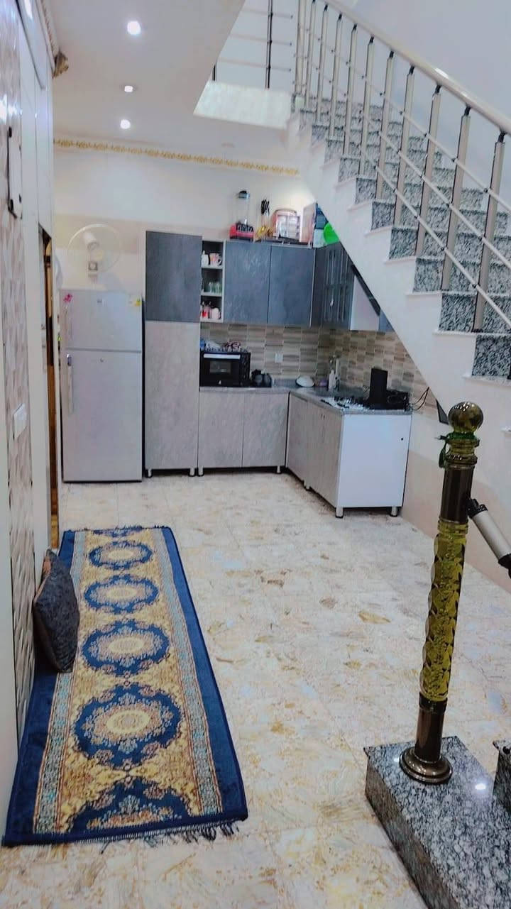 بيت للبيع المساحة 100 متر واجهة 5 والنزال 20 طابق واحد سند 25 البيت خير من الله والمنطقة كافة الخدمات كهرباء ماء مجاري تبليط العنوان جسر ديالى القديم شارع التويثة بثاني شارع من تدخل من الشارع الرئيسي شارع محمد مسير او شارع الكهوة   وسعرة مناسب للاستفسار تواصل واتساب ***********

