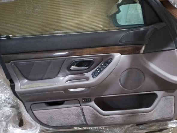 السلام عليكم غرفه خفاش حاويه جديده لون قهوائي كلش نضيفه كامله من كلشي كشنات كهرباء امامي خلفي تدفئه 
السعر ٧٥٠$ ***********
