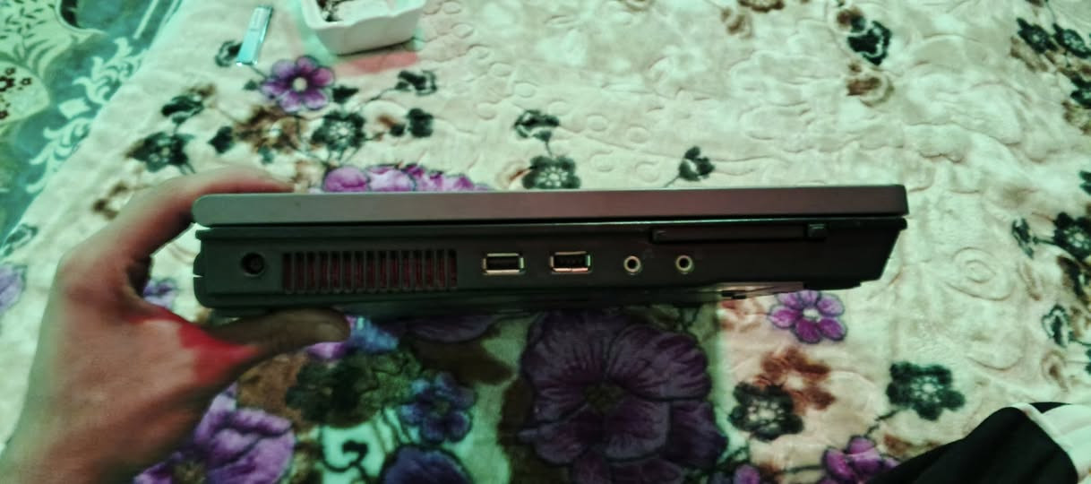 سلام عليكم لابتوب hp بسعر 85وي توصيل ما بي اي نقص او اي مشكلة كله شغال شاحنته موجودة بس (ملاحضة) انو اكو طكات خفيفة بل شاشة وما ماثرة كلش نقص بس هارد ssd 
رقمي ***********
مكاني البصرة 
ادمن 🌹
