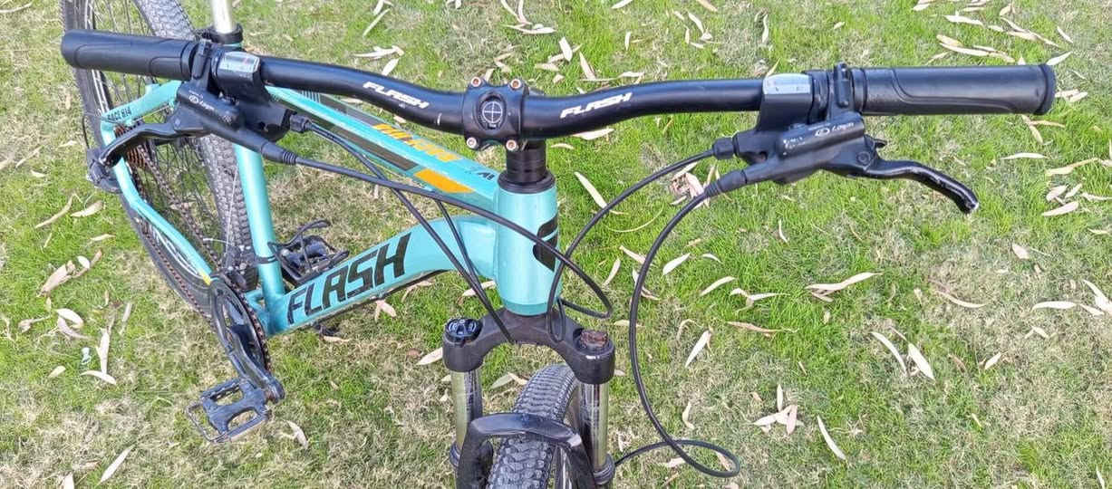 السلام عليكم
بايسكل جبلي للبيع

بلد المنشأ إيطاليا 🇮🇹 

بريكات دهن ماركه LOGON

دبل لامامي هايدروليك ماركه FLASH

لشه المنيوم سمك 3 ملم

الوياله المنيوم 

فجوج البريكات المنيوم 

ناقل الحركة كله شيمانو اليابانية

يجي المكينه الاماميه 3سرعات والخلفيه 7سرعات 

الوياله الامامي والخلفي يجي كمبليونه

سبب البيع عندي غيره وداستخدمه مو بحاجته

وياله حجم 28 

والتايرات نويعه كومبس غير قابل للتزحلق

للتواصل *********** يوجد واتس اب

السعر 200الف قابل للتفاوض

مكاني بغداد المراده
