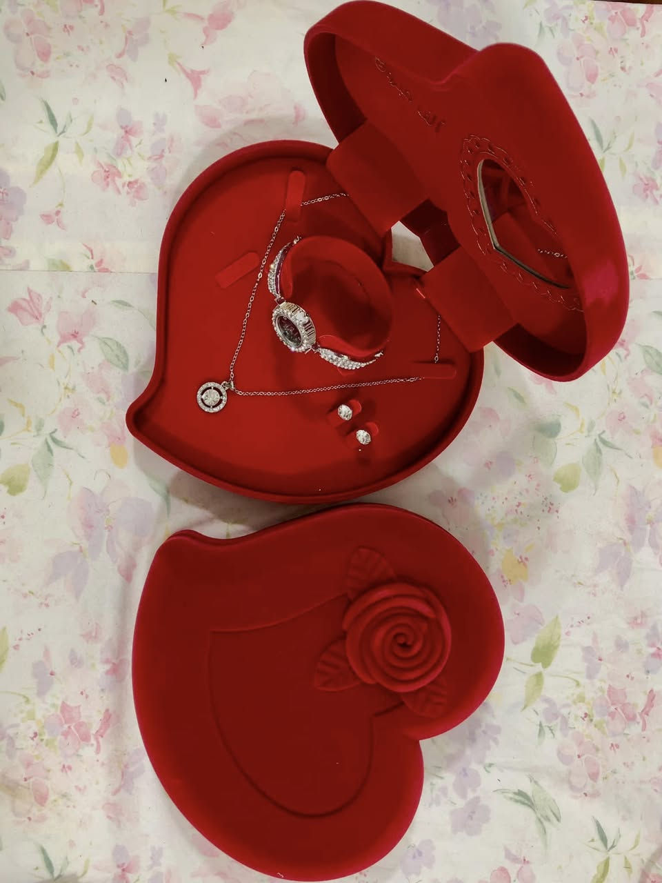 هدايا عيد الحب
جملة أقل طلب 2 درزن

#هدايا #مناسبات #طقم نسائي #أكسسوارات


**إذا كنت صاحب هذا الإعلان وتريد حذفه لأي سبب، رجاءا أرسل رسالة إلى الدعم الفني**