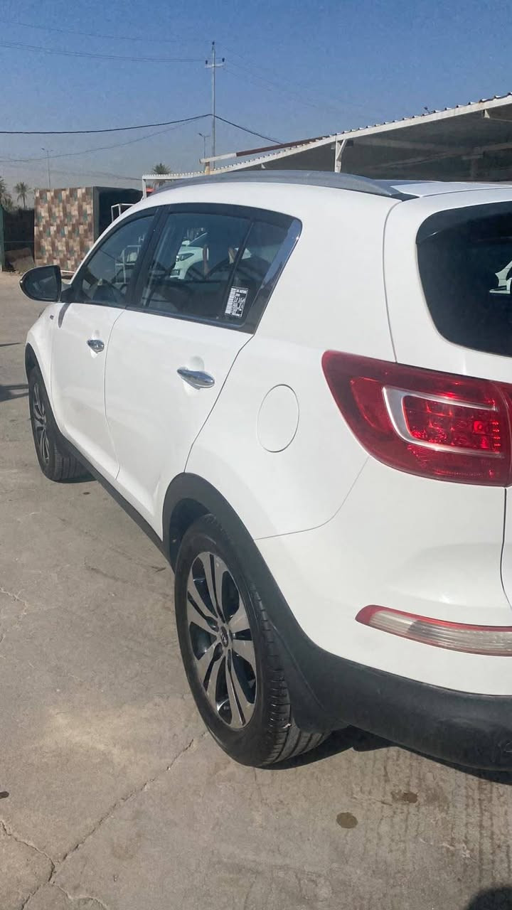 السلام عليكم 
كيا سبورتج موديل ٢٠١٢ مكفوله وراد خليجي فول عدا البصمه  مواصفات مكينه ٢٤٠٠ ماشيه ١٤٥ الف مكينه كير شرط جاااهزه على اخر حبايه يعني كل نقص مابيهه رقم اربيل سنويه توه مجددد اباسمنه تحويل او وكاله للاستفسار .. 
*********** ديوانية, القادسية
