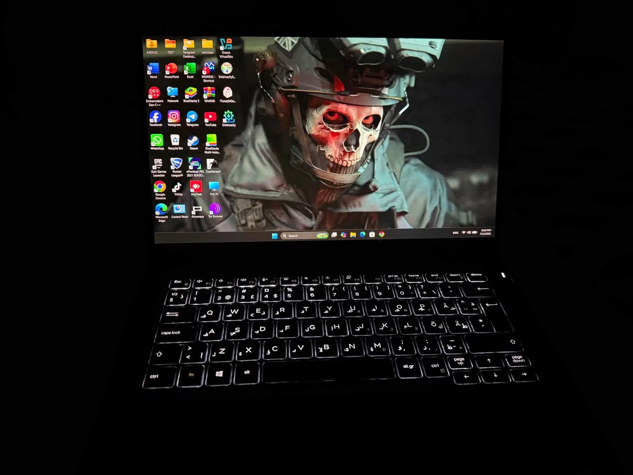 للبيع حاسبة DELL كور اي 5 جيل 8
💻 Dell Latitude 5300 – خفيف، عملي، وسريع

💰 السعر: 250.000 الف دينار 

🔧 المواصفات :

🔹 المعالج: Intel Core i5 – الجيل الثامن
🔹 عدد الأنوية: 4 أنوية / 8 Threads
🔹 كرت الشاشة: Intel UHD Graphics (داخلي)
🔹 الرام: 8GB DDR4 (قابلة للتطوير)
🔹 التخزين: 256GB SSD (سريع جدًا)
🔹 حجم الشاشة: 13.3 إنچ
🔹 دقة الشاشة: Full HD 1920×1080
🔹 نوع الشاشة: LED Anti-Glare (مضادة للانعكاس)
🔹 الكاميرا: HD Webcam
🔹 الصوت: ستيريو مع مايك مدمج
🔹 الاتصال: Wi-Fi
🔹 لوحة المفاتيح: مريحة للطباعة 
🔹 البطارية: جيدة وتدوم لساعات
🔹 الوزن: خفيف جدًا ومثالي للتنقل
🔹 النظام: ويندوز مثبت وجاهز للاستخدام
🔹 الحالة: نظيف ومفحوص

⸻

🔌 المنافذ (Ports):

✔️ 2 × USB 3.1
✔️ 1 × USB Type-C (Thunderbolt)
✔️ 1 × HDMI
✔️ 1 × LAN (RJ-45)
✔️ 1 × مدخل سماعة / مايك
✔️ 1 × قارئ كارت microSD
✔️ 1 × مدخل شحن


**إذا كنت صاحب هذا الإعلان وتريد حذفه لأي سبب، رجاءا أرسل رسالة إلى الدعم الفني**