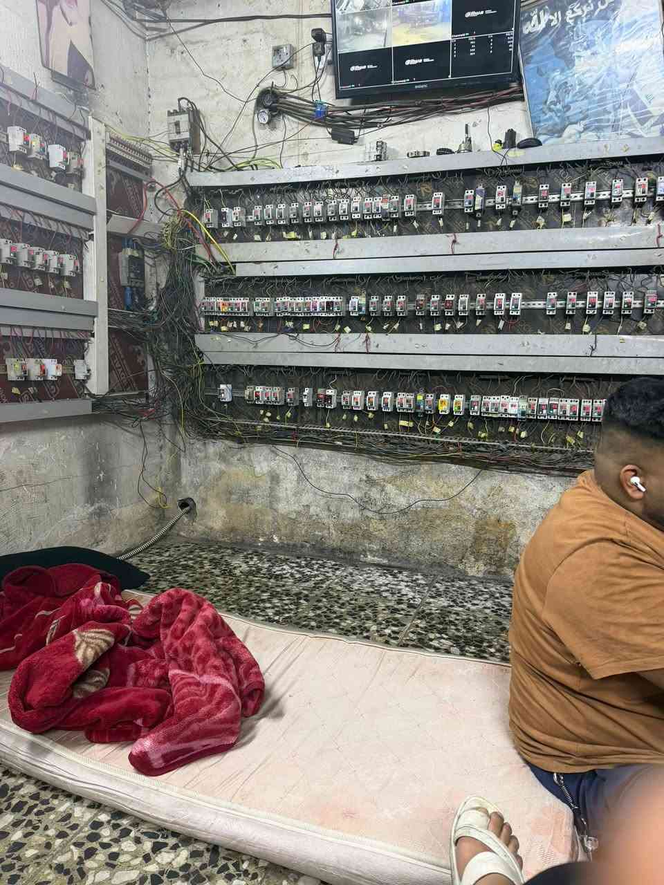 سلام عليكم موقع للبيع عنوان البلديات شارع المصرف حي التراث حمل 1000 ***********
