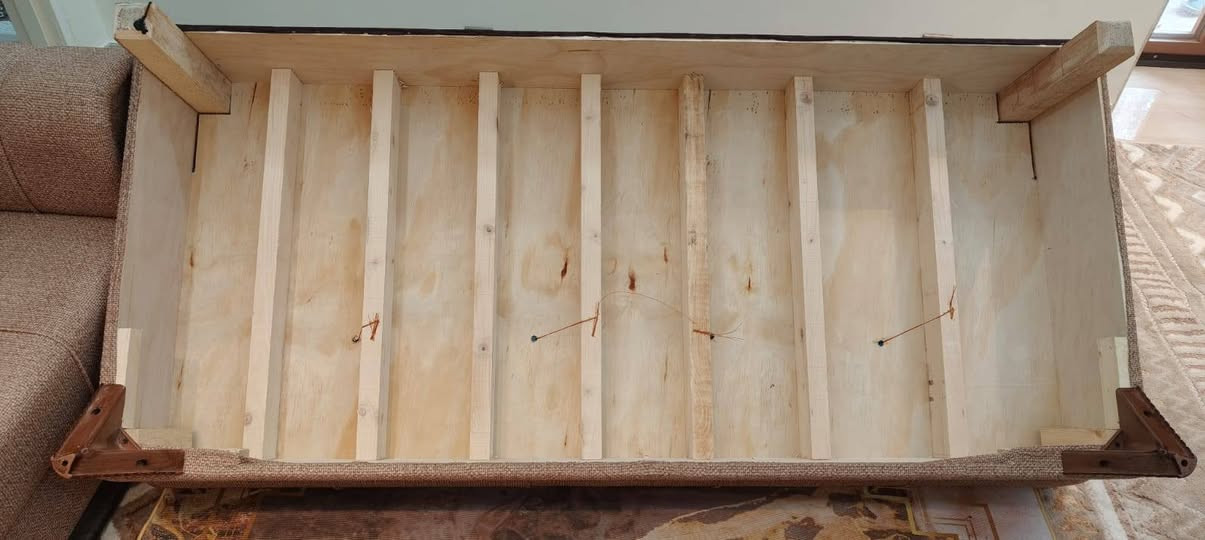 ديوان للبيع فصال حديث شغل توصي خشب عراقي ثقيل  وقماشو والاسفنج ارقى  نوعيه
 قياسو  5 أمتار ونص
 صارلو أسبوع من فصلتو بب٥٤٠
ابيعو بب٤٧٥
***********
موصل شقق الخضراء الجانب الأيسر
