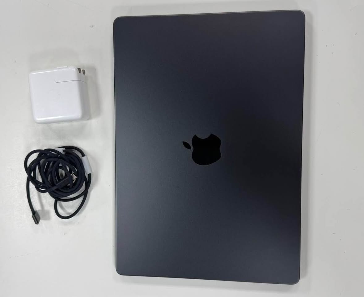 MacBook pro November 2023 
M3 
18gb ram
512 storage 
14 inch
Battery health 98%
Like new 
Price 1300$
 
ماك بوك M3
14 انج ، رام ١٨ كيكة ، هارد ٥١٢
بطارية ٩٨ بالمية 
 سعر ١٣ ورقة 

***********  whatsapp
عنوان: بغداد -الدورة -جمعية خير الله 
للجادين فقط رجائاااااااا بغداد, العراق
