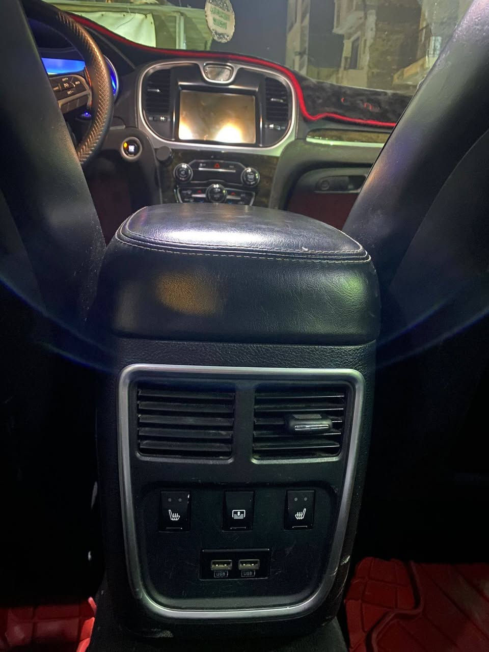 كرايسلر اوباما 2016 رقم بغداد انكليزي بأسمي 
حادث السياره موضع بالصور بابتين فقط + 3 قطع صبغ يعني السيارة صار بيها 5 قطع  البابتين + جاملغات اماميه + عرقجين القماره + ايرباك برده فقط السياره ماشية 262 الف ميل 
كير محرك صدر تبريد خير من الله 
مواصفات : 
1-بانوراما.
2-كشنات جلد + تدفئه + تبريد الاماميه 
الخلفيه تدفئه فقط 
3- برده خليفه بلاديه 
4-ستيرن كهرباء + هيتر تدفئه + تحكمات 
5-خزن ميموري كشن السايق 
6- مري قلاب عند البك 
7-شاشة كبيره 

🛑 السعر سوي تعليق يصل مباشرة 🤖 

عدسات لايت جديد فول زنون 
كهربائيات فول كلها شغله مابيها نقص السياره خير من الله .

الرقم : ***********
