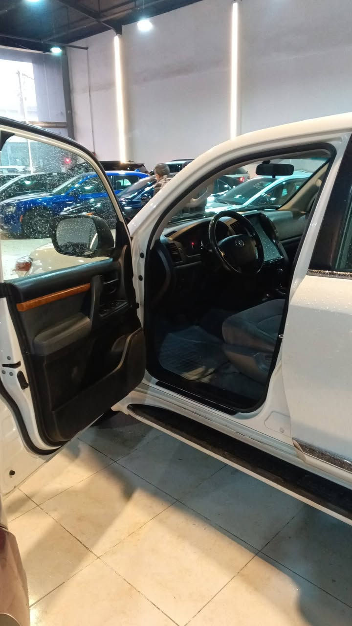 لاندكروز  2011  سياره جديده  ونضيفه جدا جدا
ماشيه 250 الف  
6 سلندر بانزين 
سياره مكفوله كير مكينه  شاصي  
سياره ب اسمي  تريد تحويل تريد وكاله 

السعر.   290  وبيها مجال لشراي وتدلل 

العنوان   البصره 

 ***********
