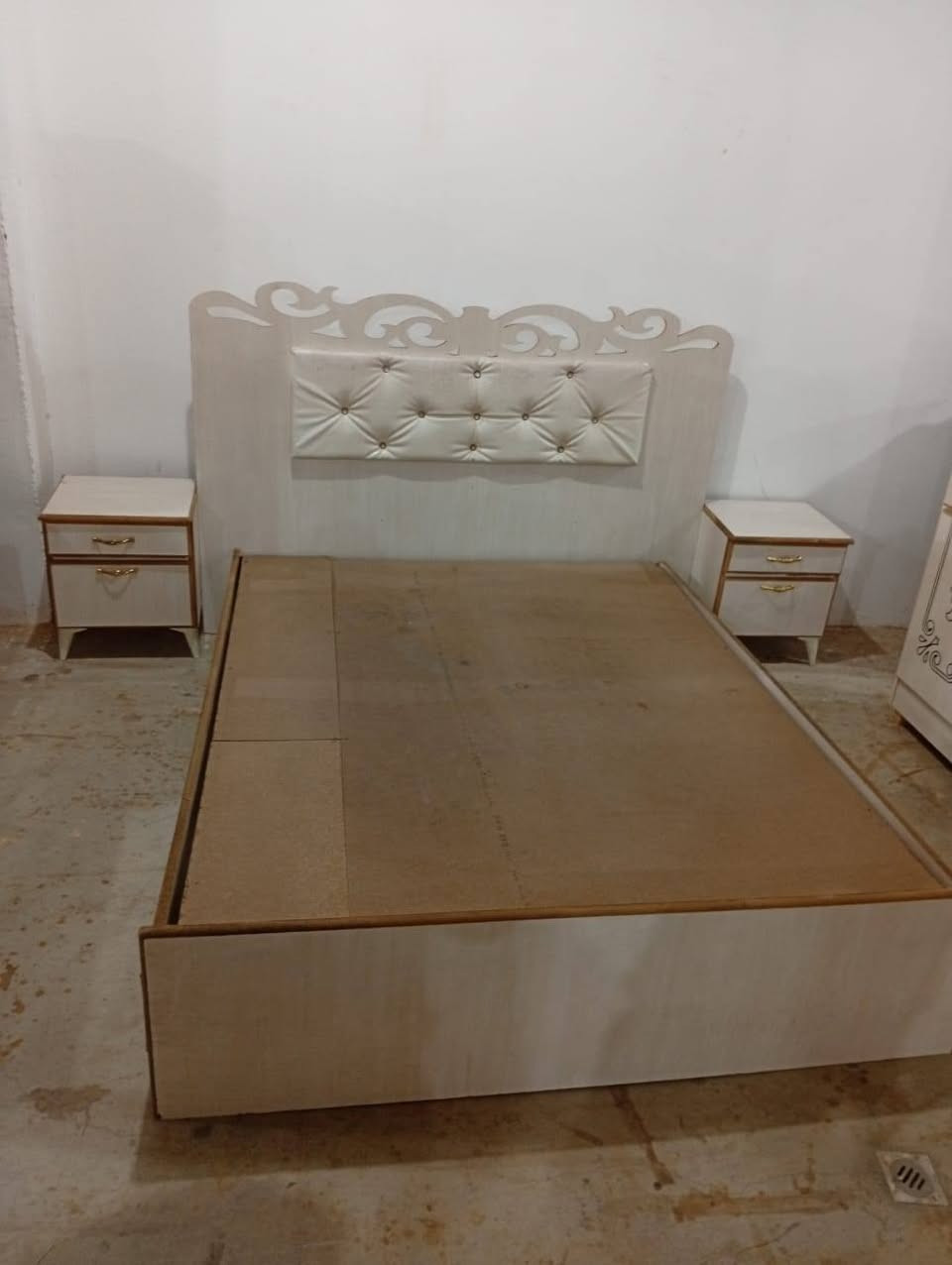 غرفة نوم فول نضافة ٣٩٠. الف شراي اتصل مكان كركوك شعدكم غراض اشتري ***********
***********
