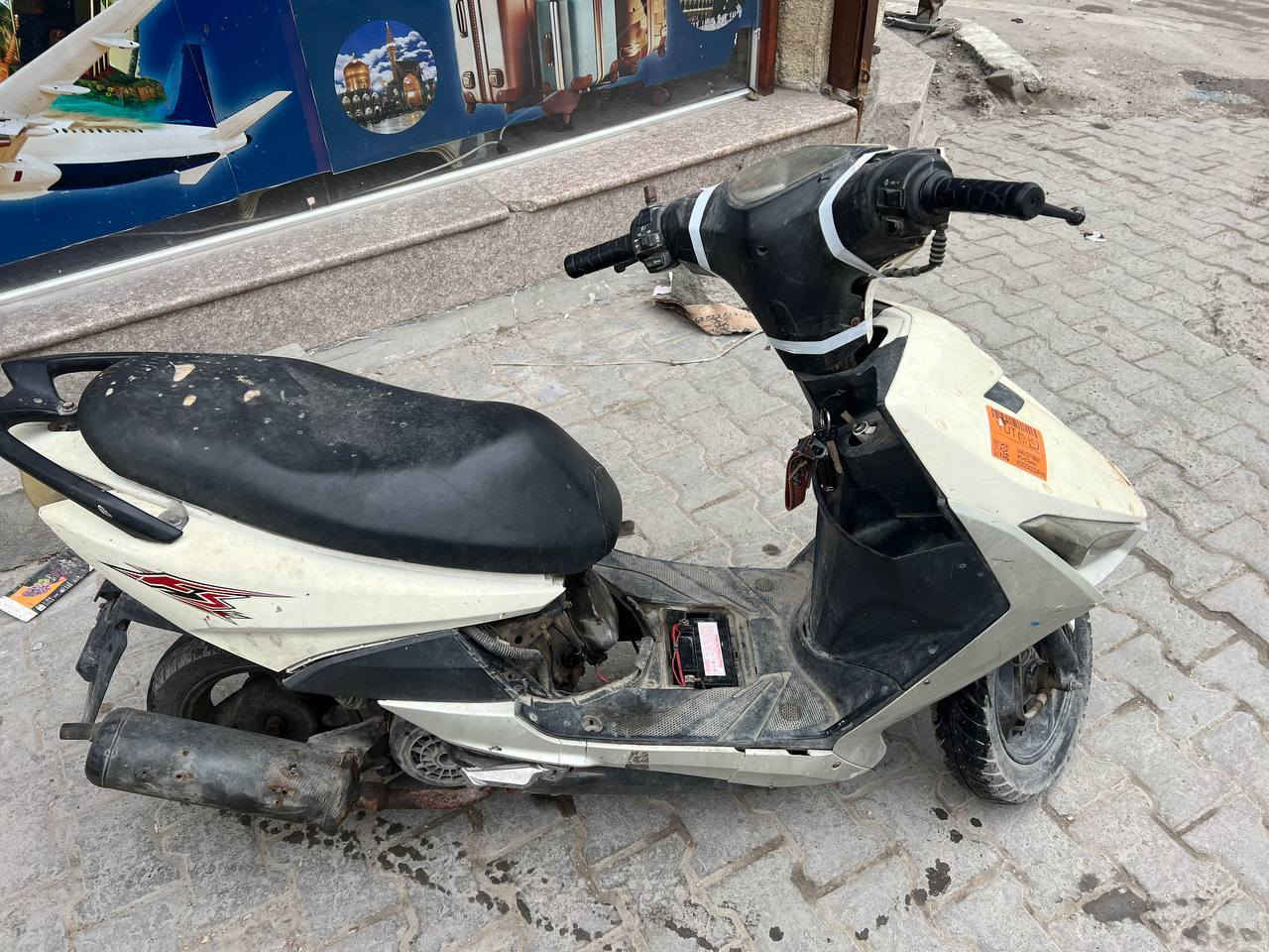 سلام عليكم ماكس اف اس شغاله سلف كهرباياته كله شغاله عداد السرعه والبانزين اشاير لايت مكينه شلعه ومعدل تبخير ما بيه الدراجه عله حطته بالصور نقوصاته واضحه وصالنصه مزرفه بيه صوت عالي السعر ١٥٠ ابيع كوم حديد مكاني بغداد الحريه *********** شراي يتصل ويجي بدون خاص
